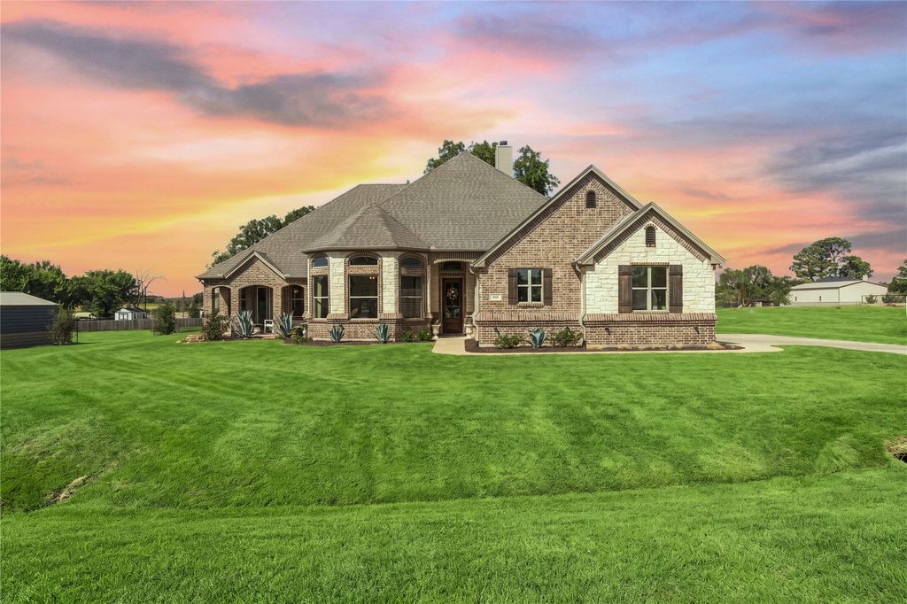 111 Eagle Point N, Azle, TX 76020 — exterior