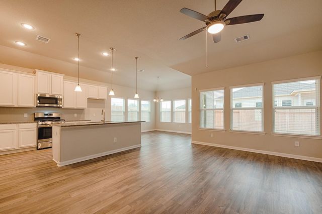 12388 Hackberry Dr, Willis, TX 77318