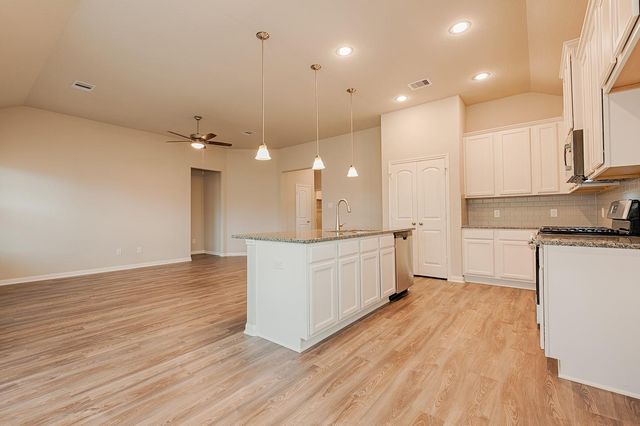 12388 Hackberry Dr, Willis, TX 77318