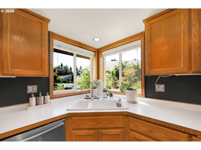 2776 DAYNA Ln, Eugene, OR 97408