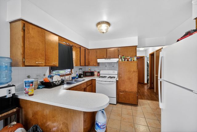 227 S Hale Street, Addison, IL 60101