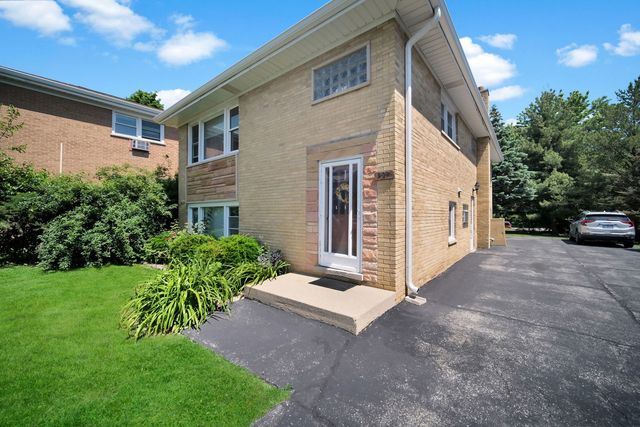 227 S Hale Street, Addison, IL 60101
