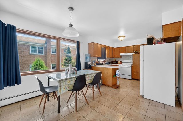 227 S Hale Street, Addison, IL 60101