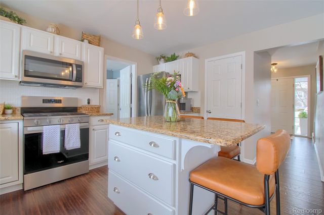 42933 Sadie Lane, Van Buren Charter Township, MI 48111