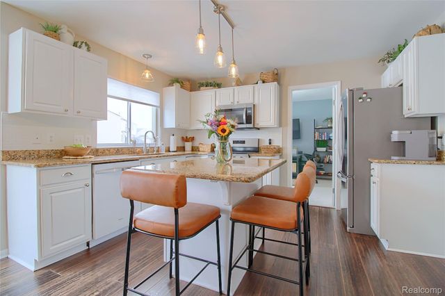 42933 Sadie Lane, Van Buren Charter Township, MI 48111