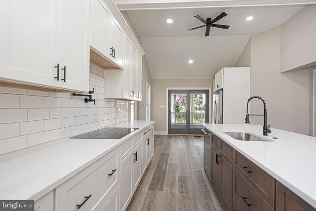 9405 LAKE VIEW DR, Berlin, MD 21811