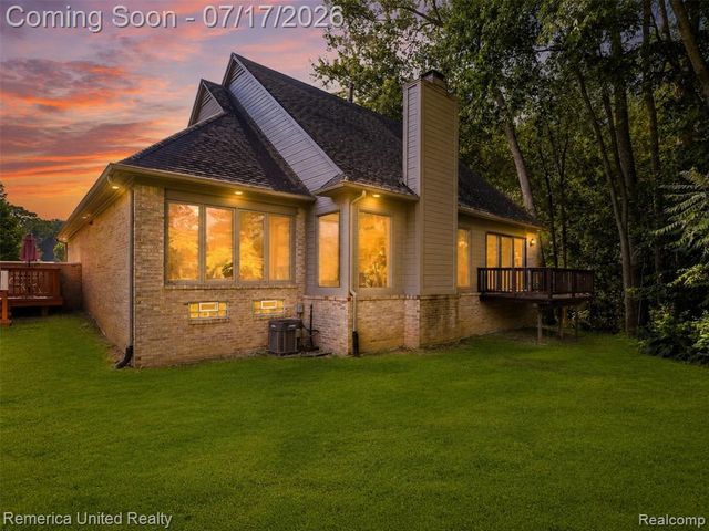 24597 Edgewood Drive, Novi, MI 48374