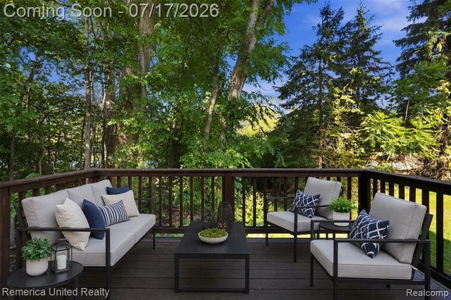 24597 Edgewood Drive, Novi, MI 48374