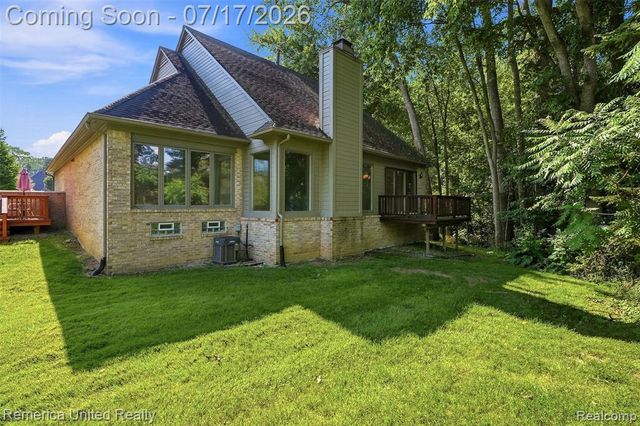 24597 Edgewood Drive, Novi, MI 48374