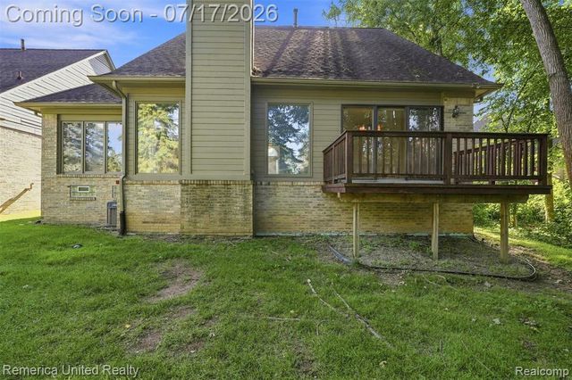 24597 Edgewood Drive, Novi, MI 48374
