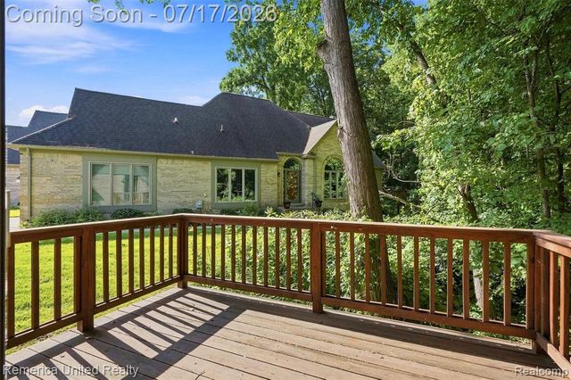 24597 Edgewood Drive, Novi, MI 48374