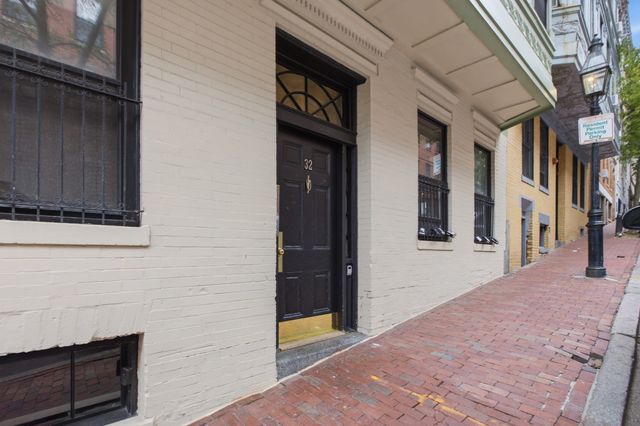 32 Grove St 1, Boston, MA 02114