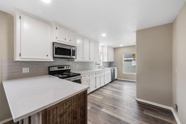 726 10th Avenue N, Texas City, TX 77590