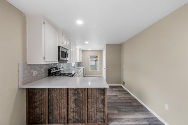 726 10th Avenue N, Texas City, TX 77590