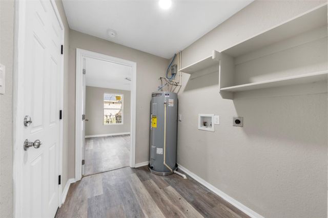 726 10th Avenue N, Texas City, TX 77590