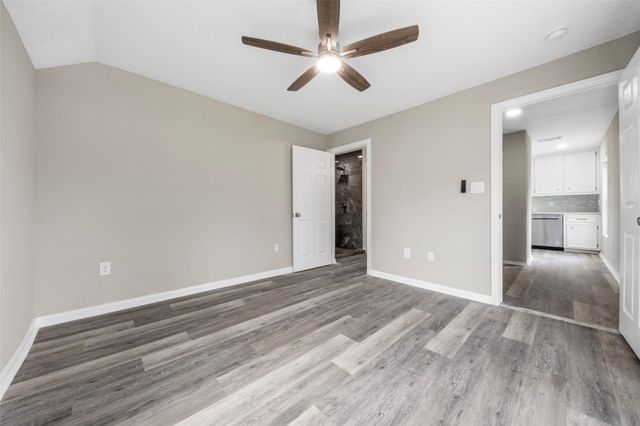 726 10th Avenue N, Texas City, TX 77590