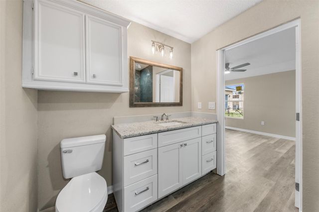 726 10th Avenue N, Texas City, TX 77590