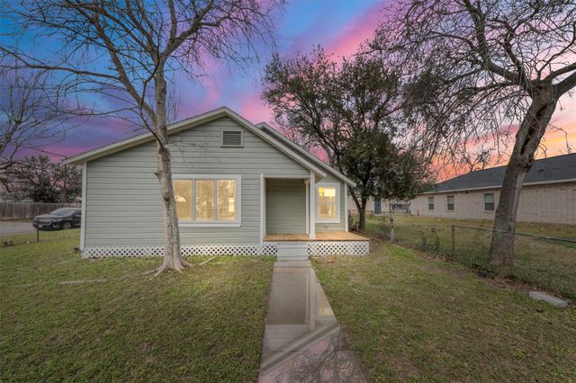 726 10th Avenue N, Texas City, TX 77590
