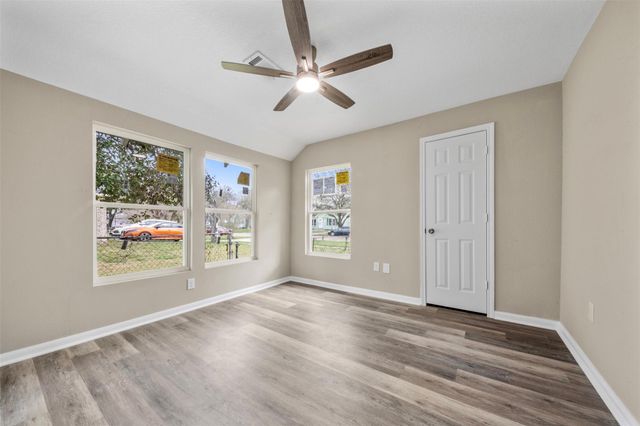 726 10th Avenue N, Texas City, TX 77590