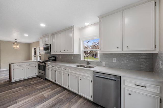 726 10th Avenue N, Texas City, TX 77590