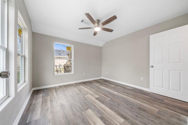 726 10th Avenue N, Texas City, TX 77590