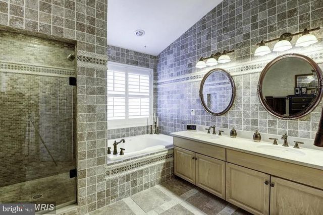 10501 CHANCERY CT, Fairfax, VA 22030