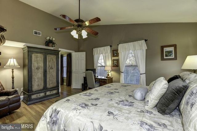 10501 CHANCERY CT, Fairfax, VA 22030