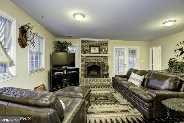 10501 CHANCERY CT, Fairfax, VA 22030