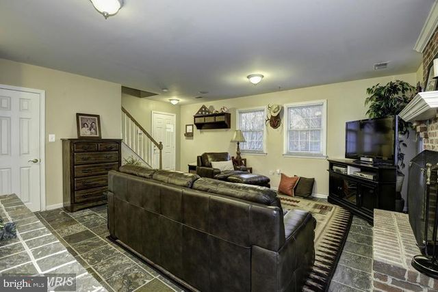 10501 CHANCERY CT, Fairfax, VA 22030