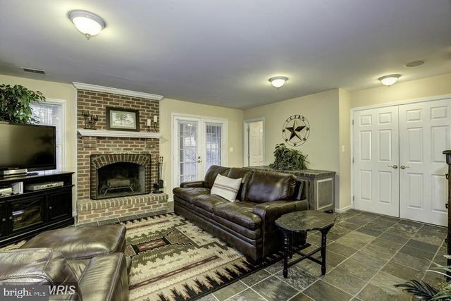 10501 CHANCERY CT, Fairfax, VA 22030