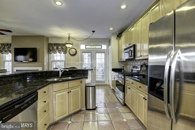 10501 CHANCERY CT, Fairfax, VA 22030
