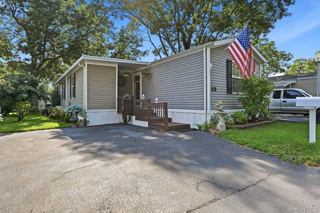 37 Hubbard Avenue 84, Riverhead, NY 11901