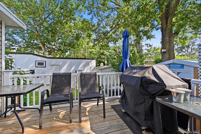 37 Hubbard Avenue 84, Riverhead, NY 11901