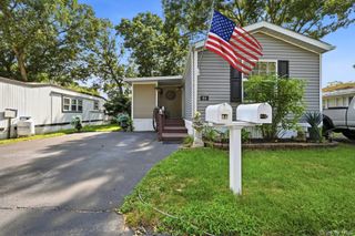 37 Hubbard Avenue 84, Riverhead, NY 11901