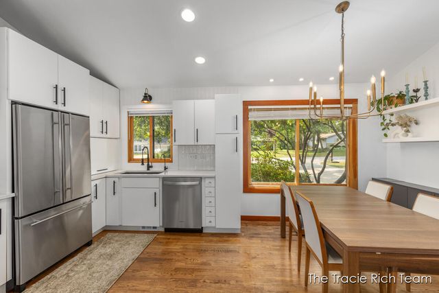 2184 Woodcliff Avenue SE, Grand Rapids, MI 49546