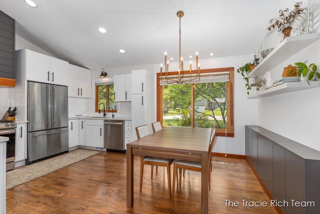 2184 Woodcliff Avenue SE, Grand Rapids, MI 49546
