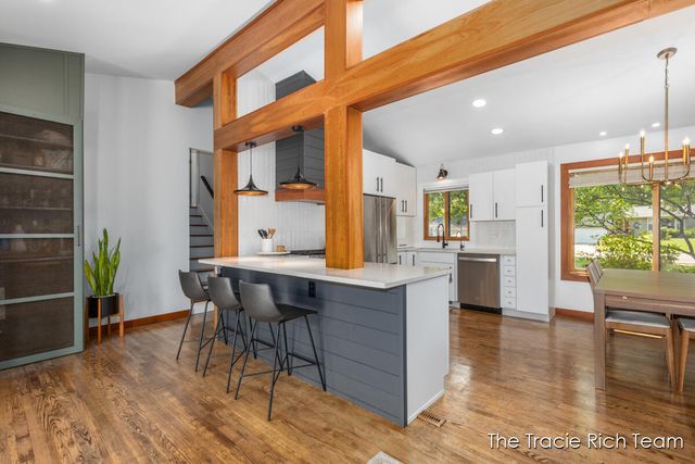2184 Woodcliff Avenue SE, Grand Rapids, MI 49546
