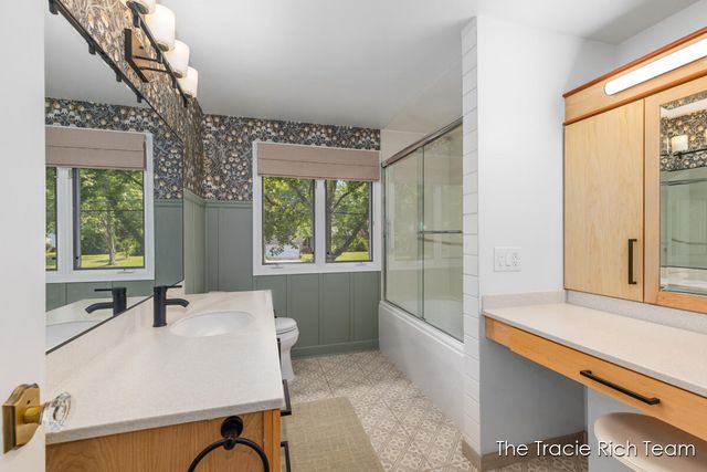 2184 Woodcliff Avenue SE, Grand Rapids, MI 49546
