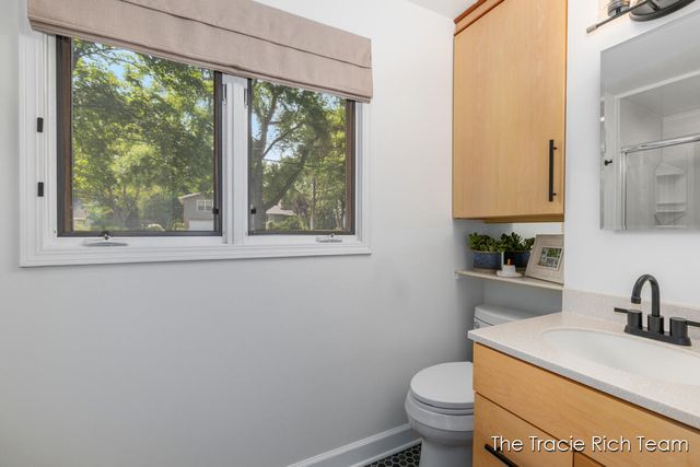 2184 Woodcliff Avenue SE, Grand Rapids, MI 49546