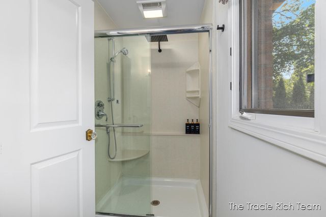 2184 Woodcliff Avenue SE, Grand Rapids, MI 49546