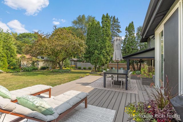 2184 Woodcliff Avenue SE, Grand Rapids, MI 49546