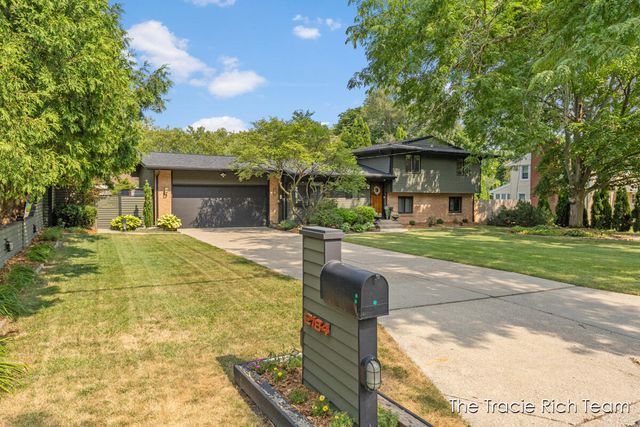 2184 Woodcliff Avenue SE, Grand Rapids, MI 49546