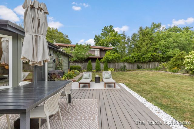 2184 Woodcliff Avenue SE, Grand Rapids, MI 49546