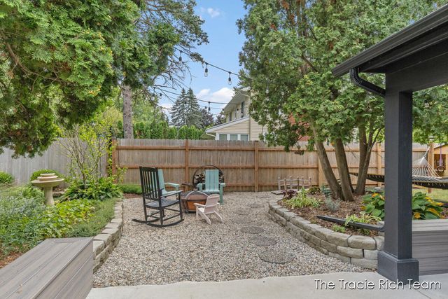2184 Woodcliff Avenue SE, Grand Rapids, MI 49546