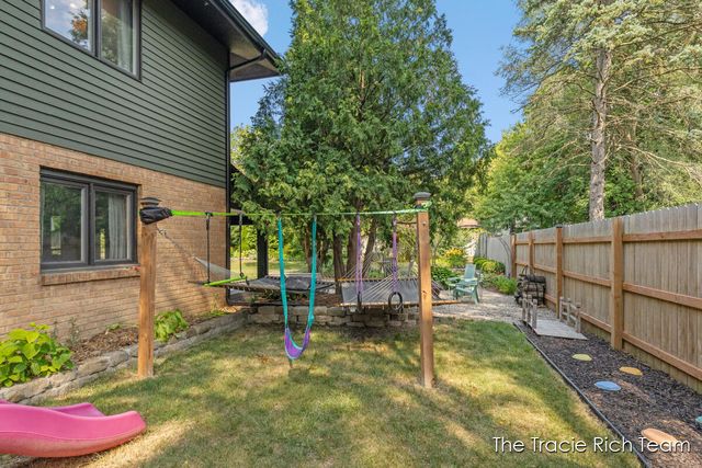 2184 Woodcliff Avenue SE, Grand Rapids, MI 49546