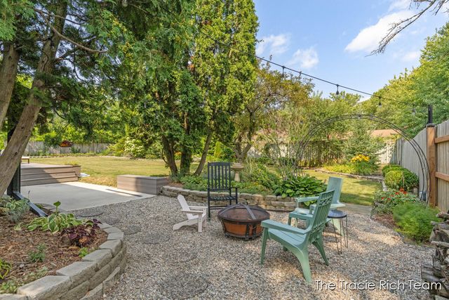2184 Woodcliff Avenue SE, Grand Rapids, MI 49546
