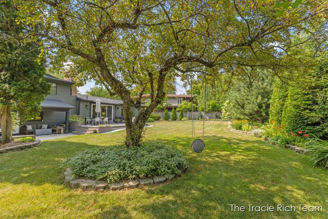 2184 Woodcliff Avenue SE, Grand Rapids, MI 49546