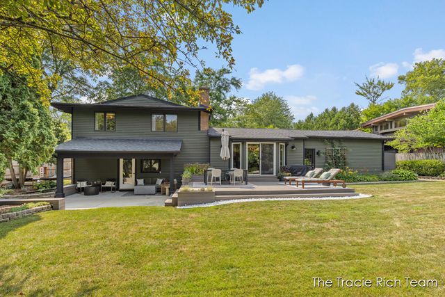 2184 Woodcliff Avenue SE, Grand Rapids, MI 49546