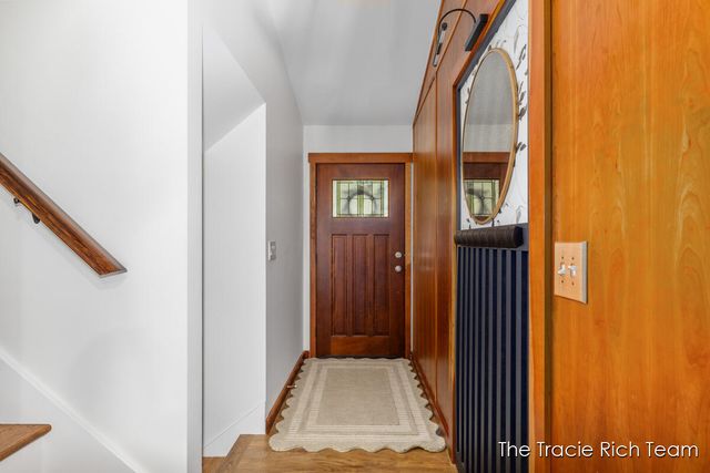 2184 Woodcliff Avenue SE, Grand Rapids, MI 49546
