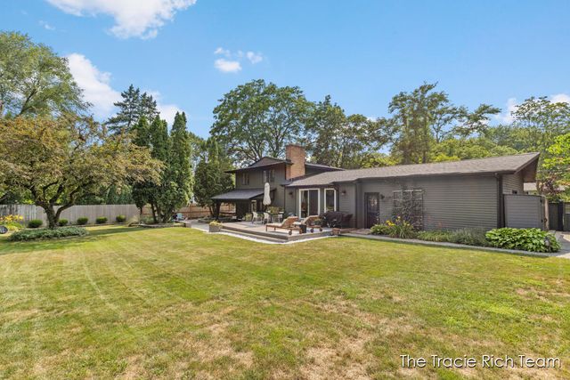 2184 Woodcliff Avenue SE, Grand Rapids, MI 49546